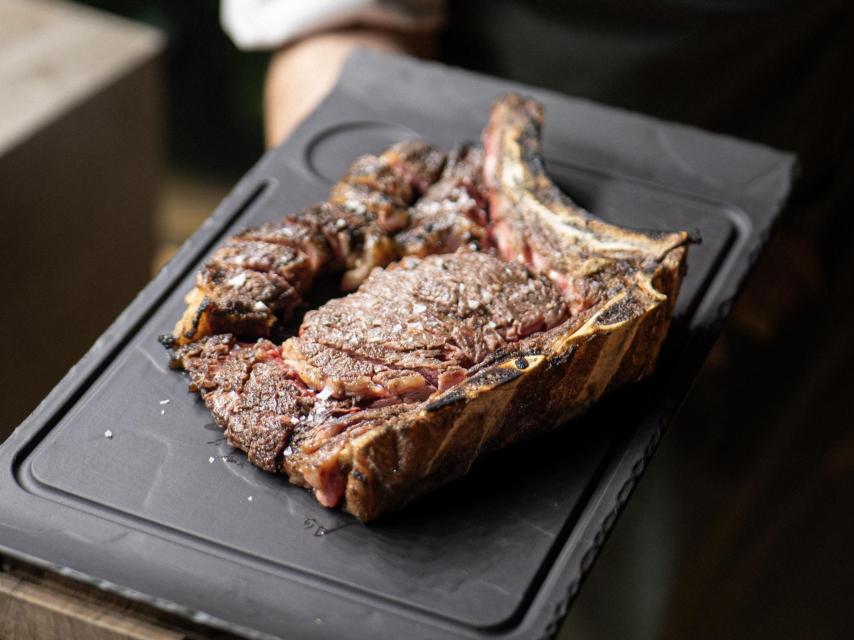 Carne a la brasa de horno Josper del restaurante El Olivo