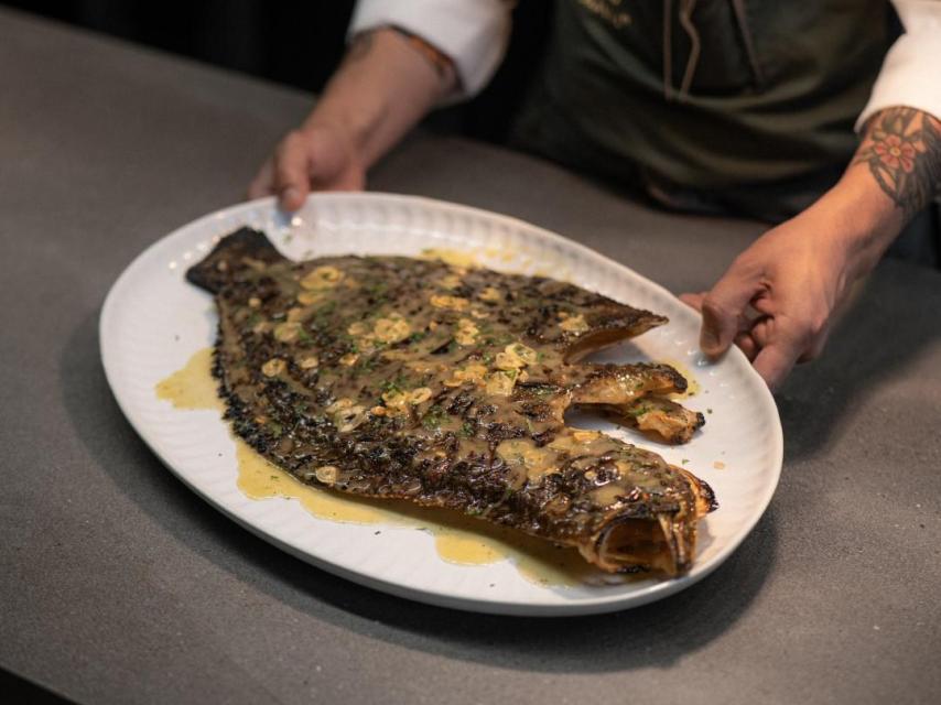 Pescado a la brasa de horno Josper, de el restaurante El Olivo