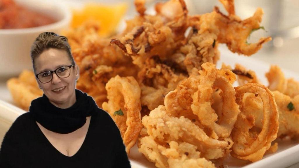 Isabel junto a unos calamares fritos.