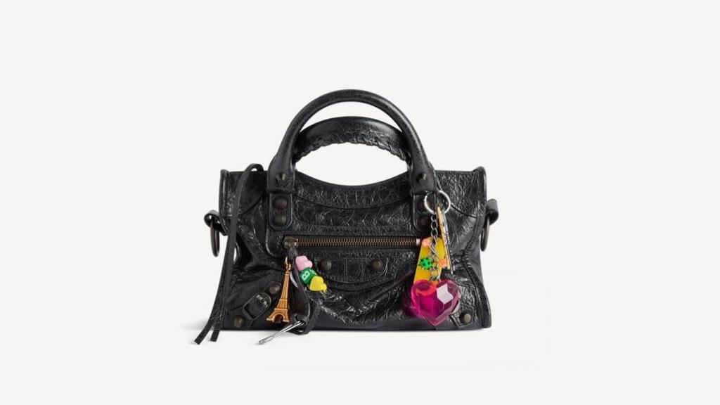 Bolso de Balenciaga estilo messy chic
