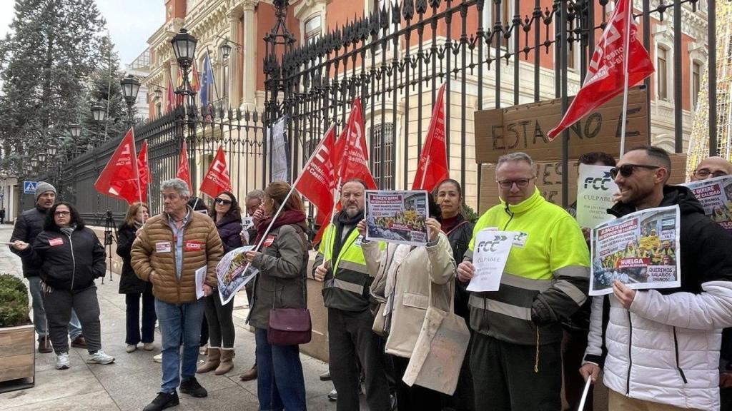 Trabajadores del servicio de recogida de envases de la provincia de Albacete durante las movilizaciones.
