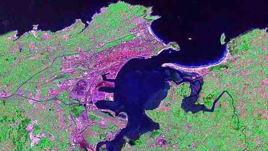 Ejemplo de una fotografía espectral, de la Bahía de Santander en Cantabria.