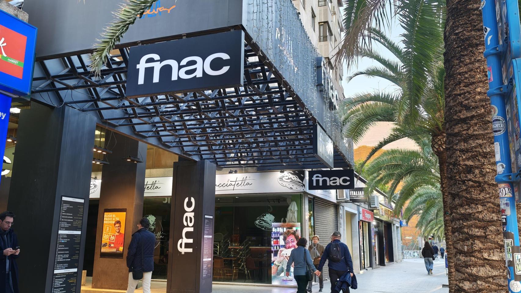 La fachada de la Fnac Bulevar Plaza este martes.