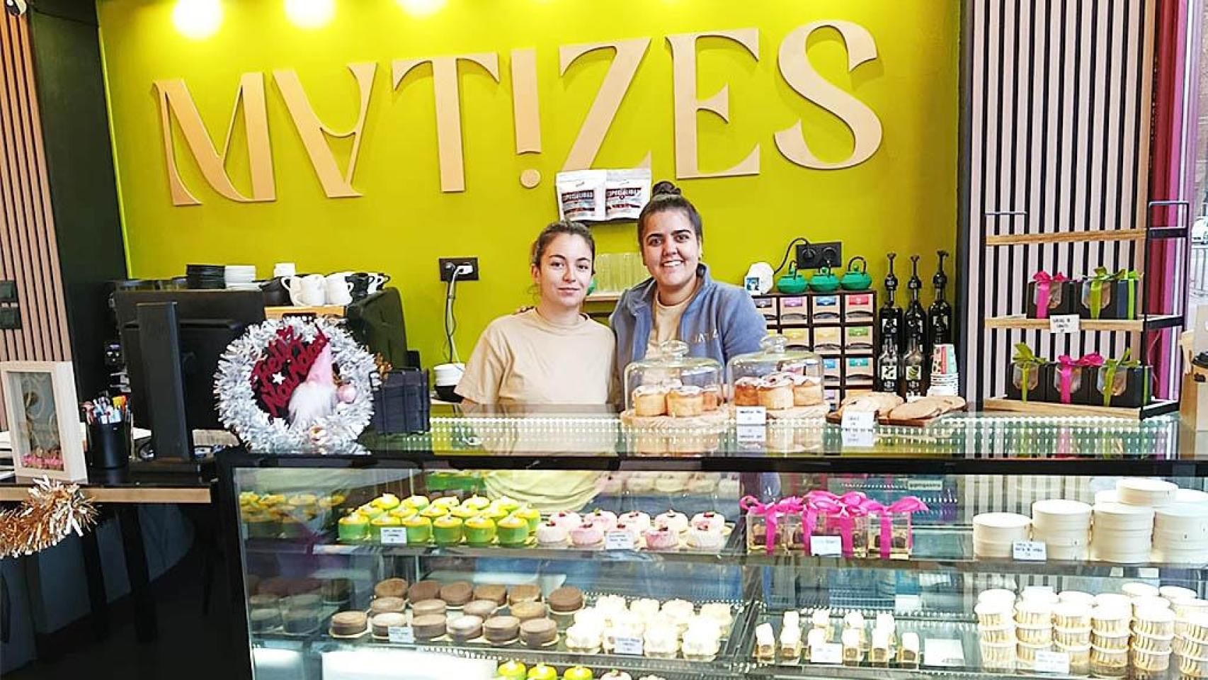Ainara y Eider en la nueva Pastelería Matizes de Valladolid.