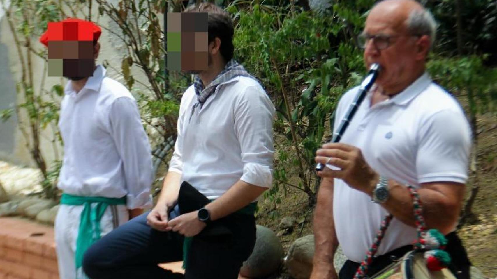 Koldo Olalde ‘Txistu’, tocando el instrumento del mismo nombre, en  el Centro Vasco de Caracas en 2025.