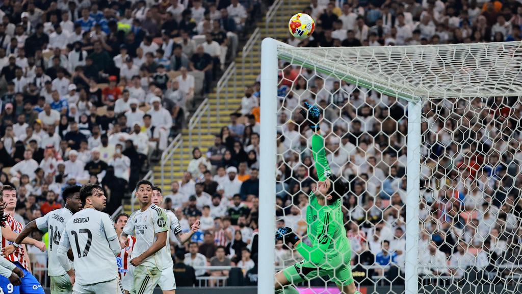 Courtois para el remate de Sorloth.