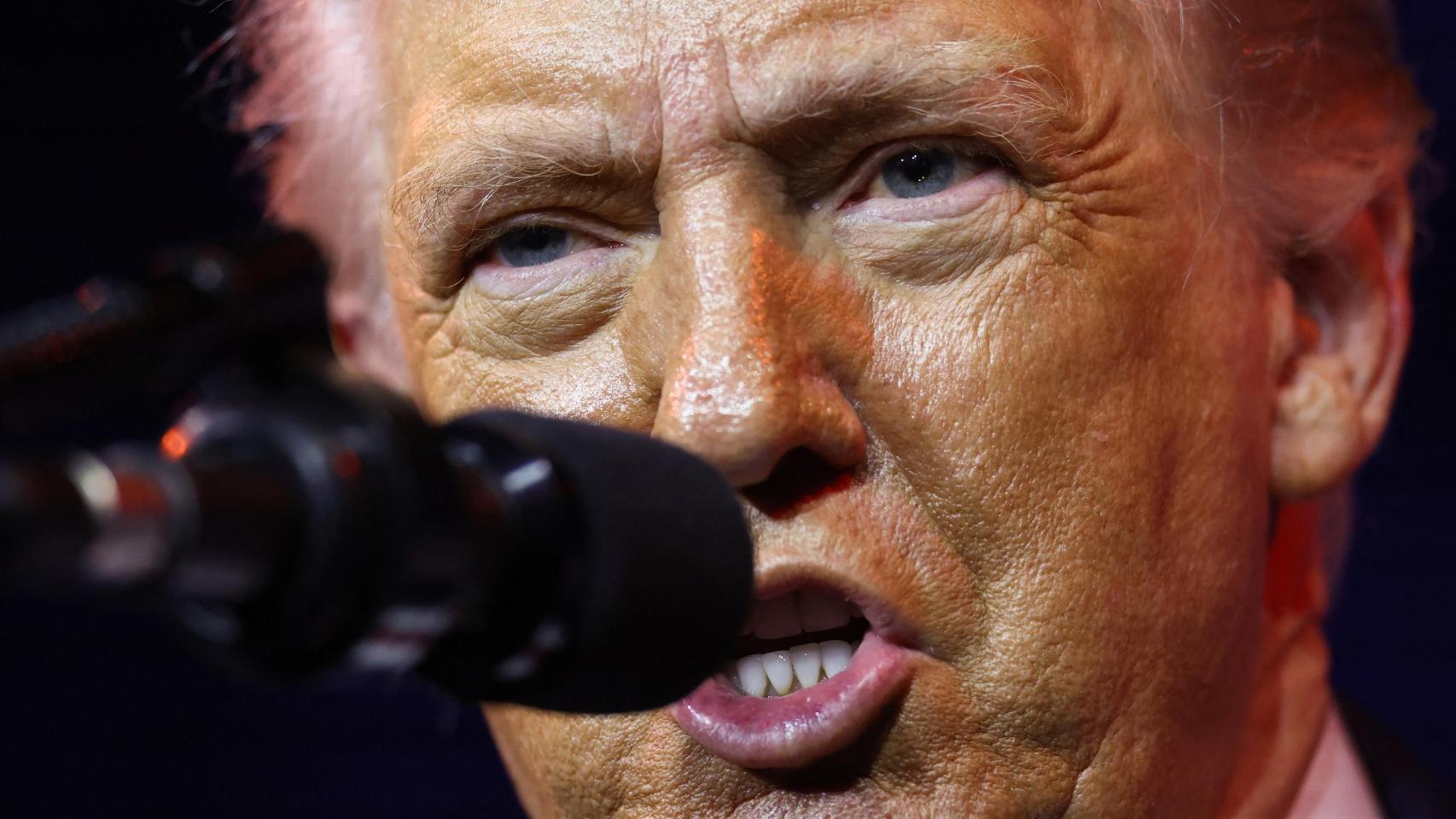 Donald Trump se dirige a los republicanos de la Cámara de Representantes en su retiro anual sobre la agenda legislativa.