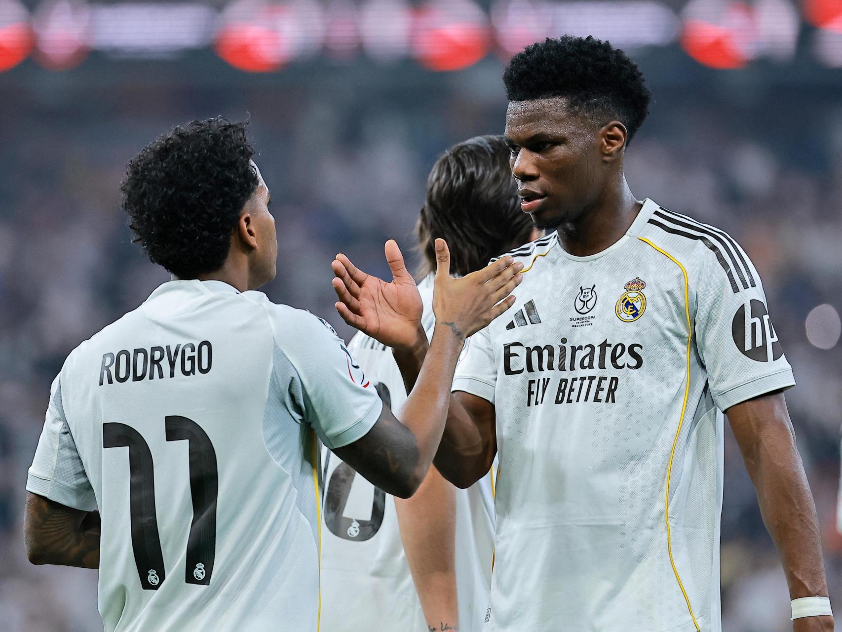 Tchouaméni celebra con Rodrygo el gol del brasileño.