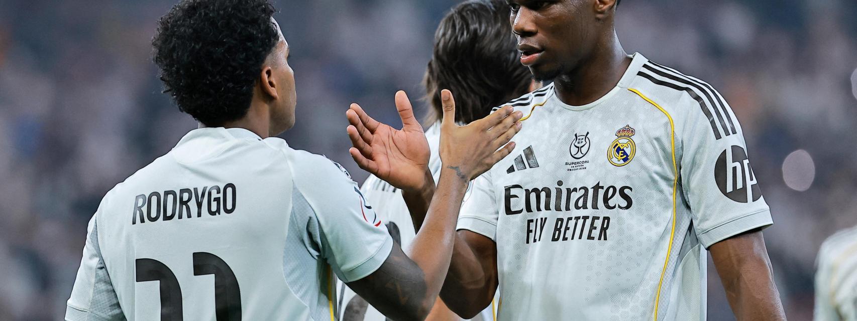 Tchouaméni celebra con Rodrygo el gol del brasileño.