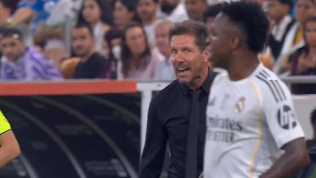 Simeone, a Vinicius durante el derbi de la Supercopa de España: Florentino te va a echar