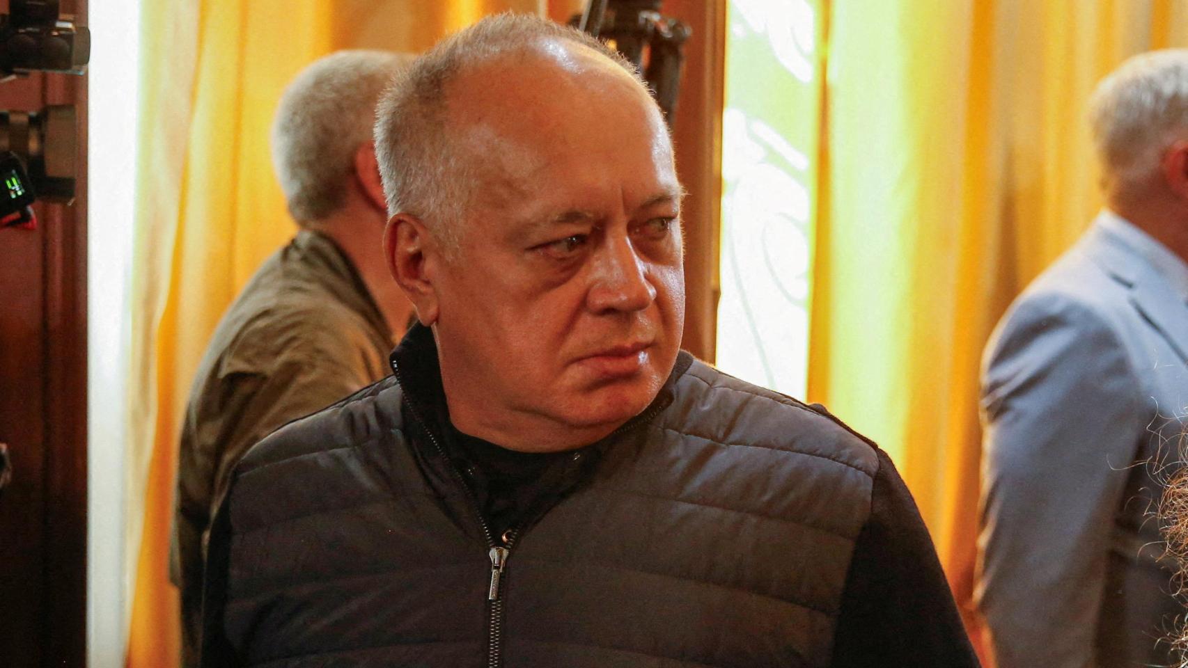 El ministro del Interior de Venezuela, Diosdado Cabello, asiste a la ceremonia de juramentación de la vicepresidenta Delcy Rodríguez como presidenta encargada.