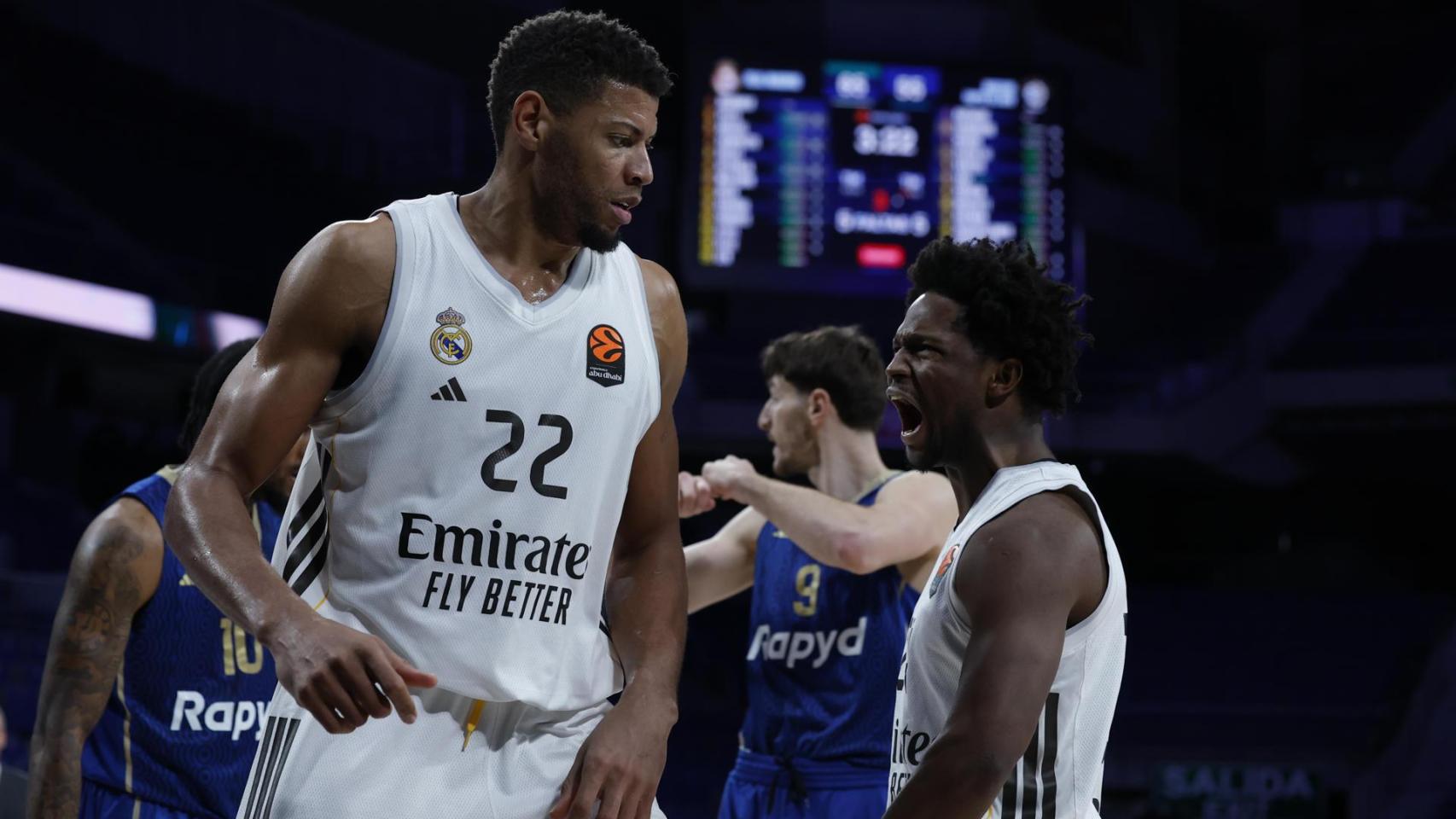Tavares y Andrés Féliz, durante el partido contra Maccabi.