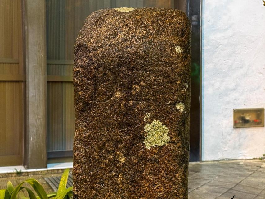 Detalle del marco do Couto, en el que se distingue la palabra 'Vigo'