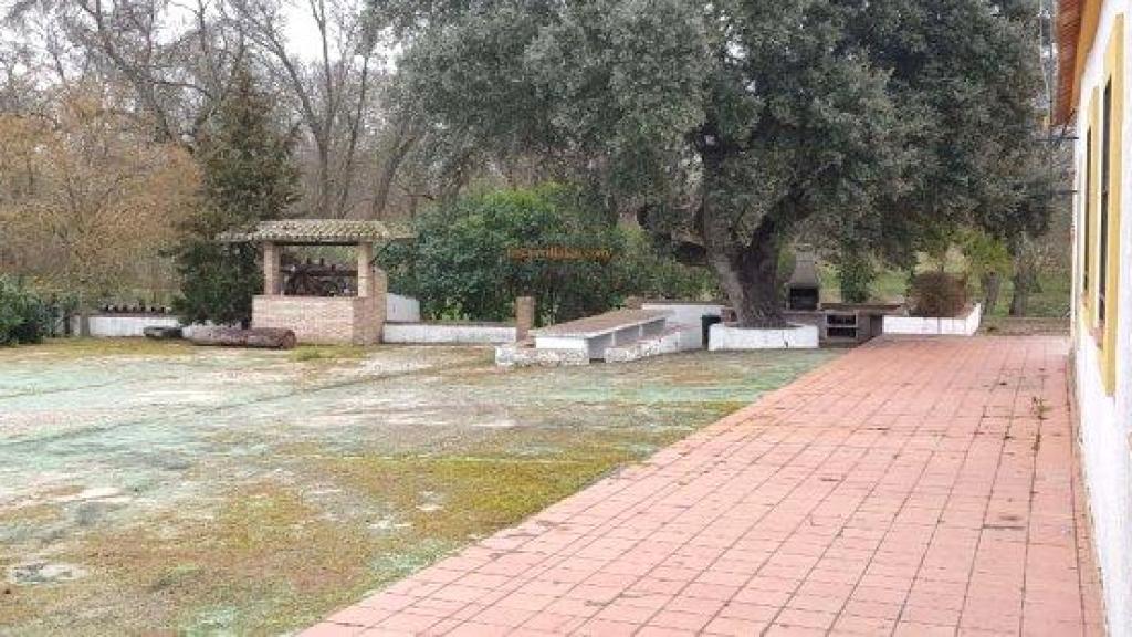 Imagen de la finca puesta a la venta en Talavera de la Reina.