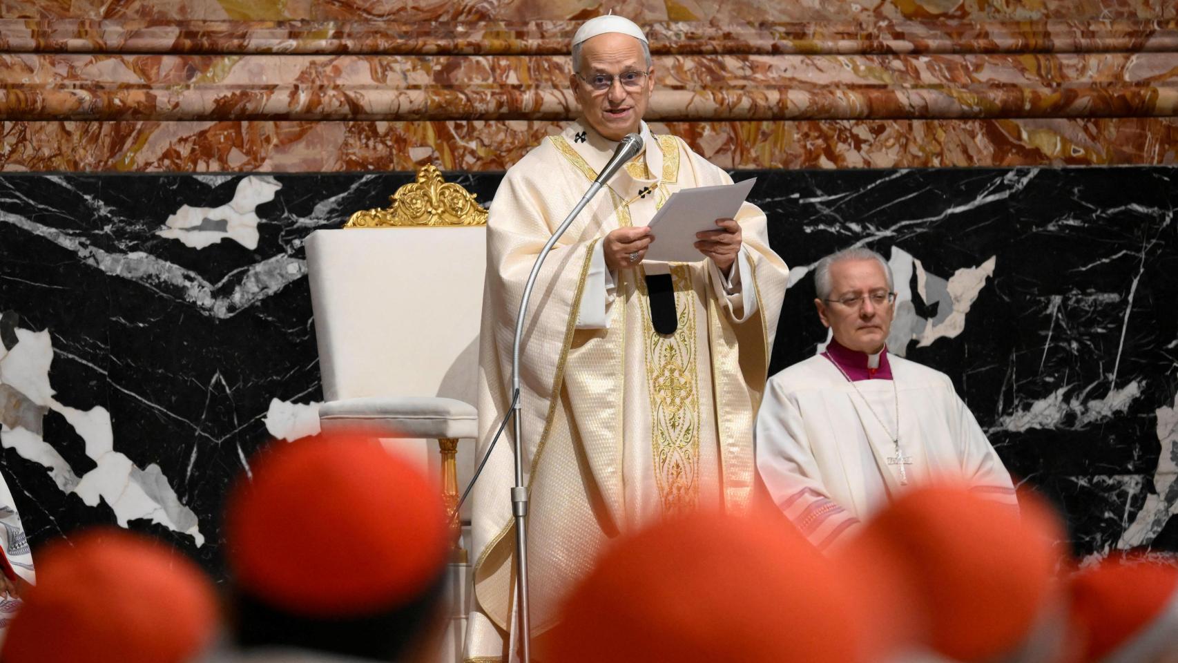 León XIV este jueves en el Vaticano en una reunión con los cardenales.