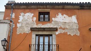 Una fachada en mal estado