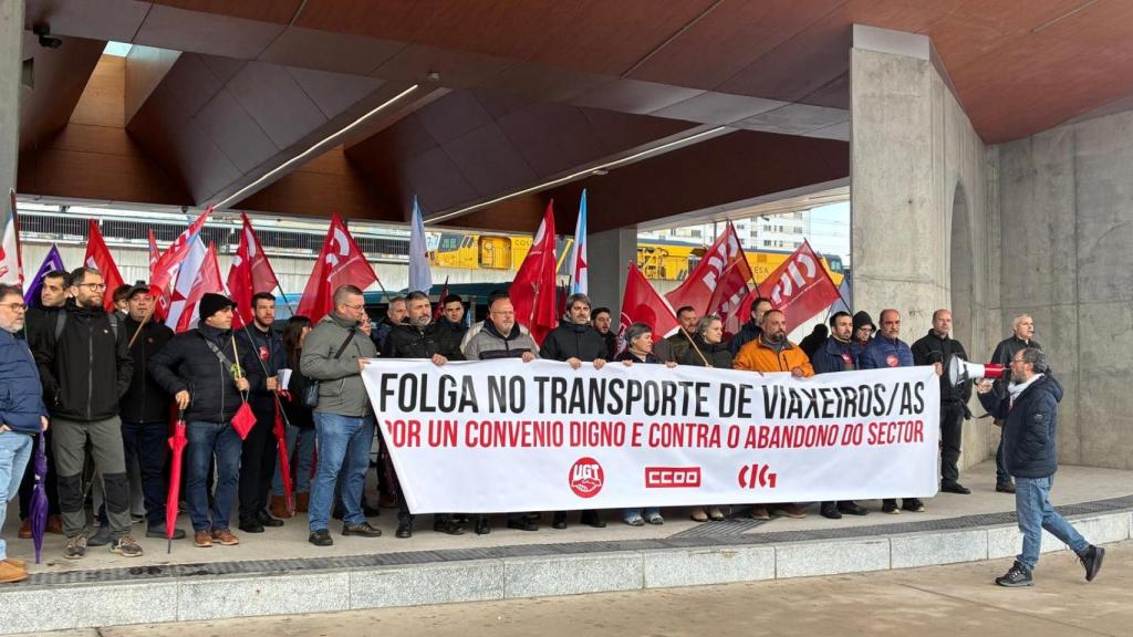El transporte de viajeros de la provincia de A Coruña se manifiesta en Santiago: Las negociaciones están rotas