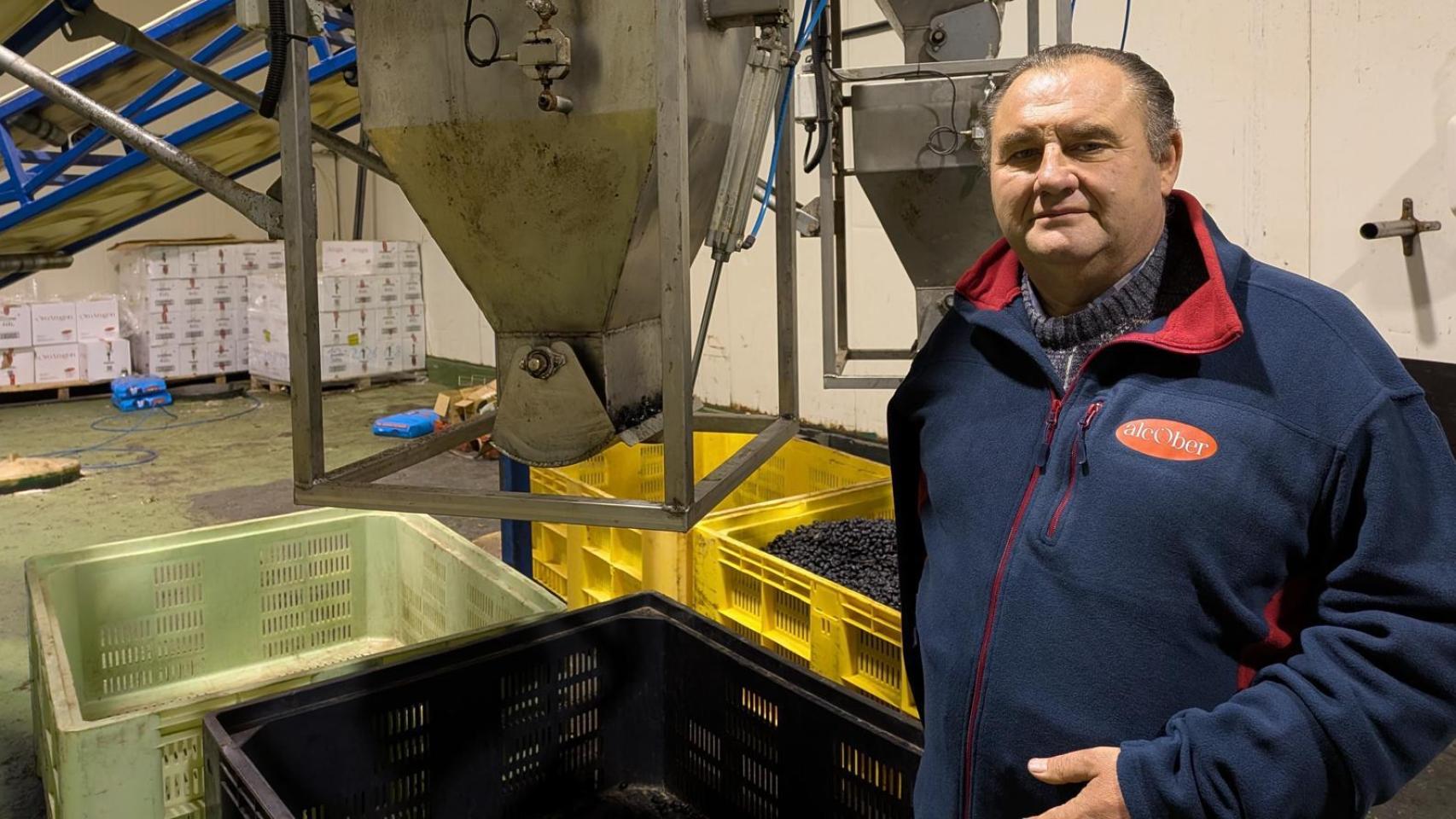 Gabriel Alcober, en la Almazara de Aceite de Valdeltormo (Teruel)