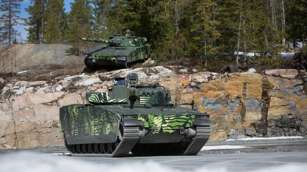 Vehículos CV90 en versión MkIV equipados con distintas torretas