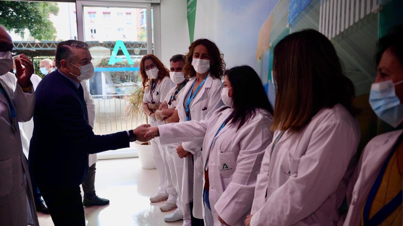 El consejero de Sanidad en la una nueva unidad de salud mental para menores del Regional.