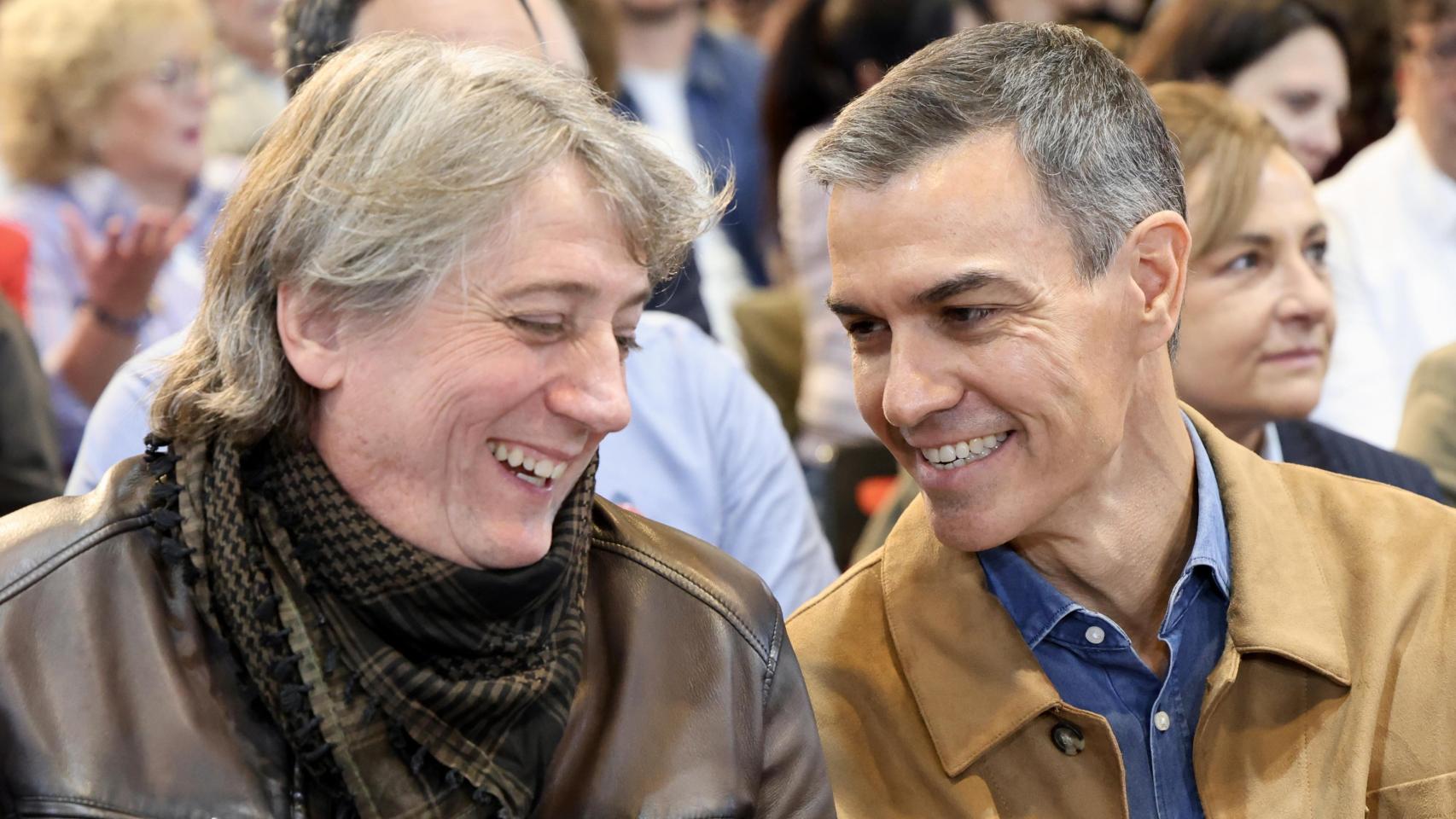 El secretario general del PSOECyL, Carlos Martínez, y el presidente del Gobierno, Pedro Sánchez, en un acto en León el pasado 26 de octubre