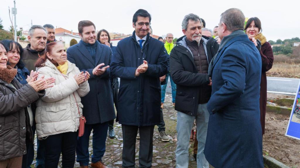 Inauguración, en Anchuras (Ciudad Real), de las obras de refuerzo del pavimento de la carretera CM-4106.