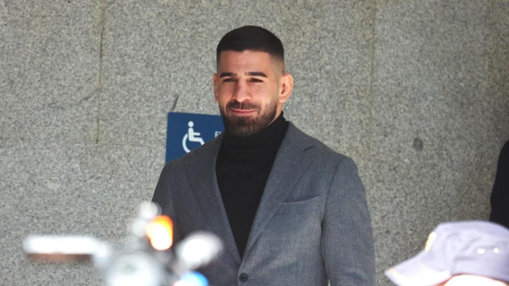 Ilia Topuria, a su salida del juzgado, el pasado 7 de enero, en Móstoles