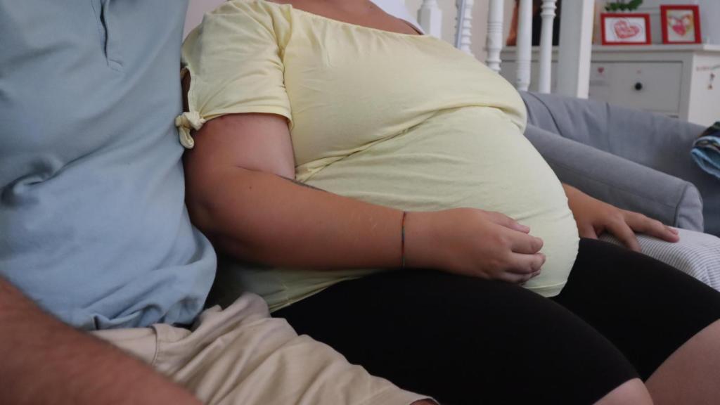 Una pareja residente en uno de los alojamientos de la Fundación Menudos Corazones.