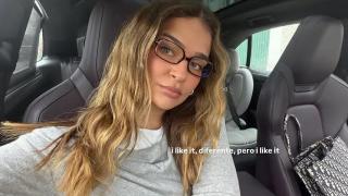 Laura Escanes con gafas de Mó.