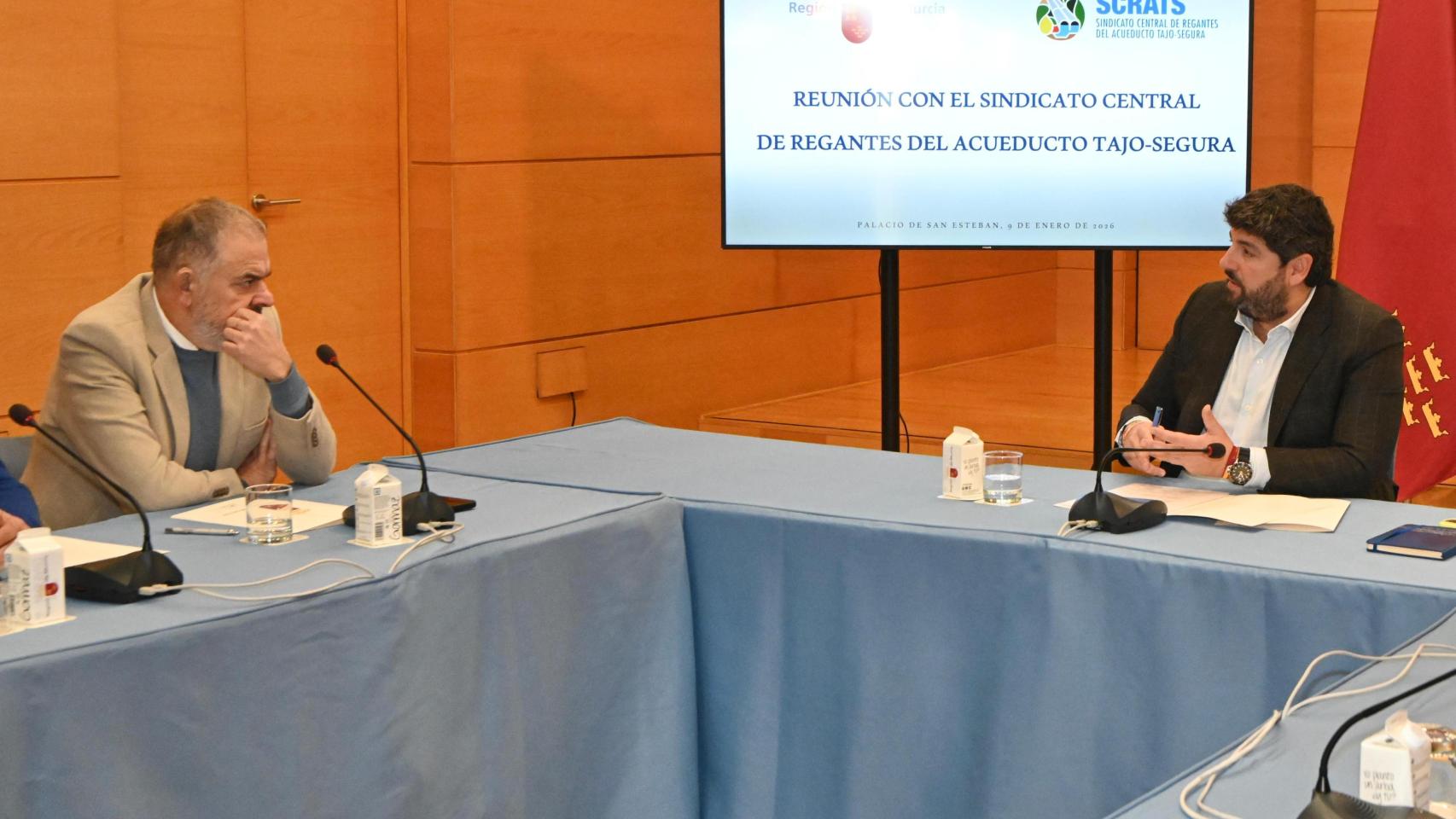 Marcos Ortuño y Lucas Jiménez compareciendo en la rueda de prensa celebrada en el Palacio de San Esteban