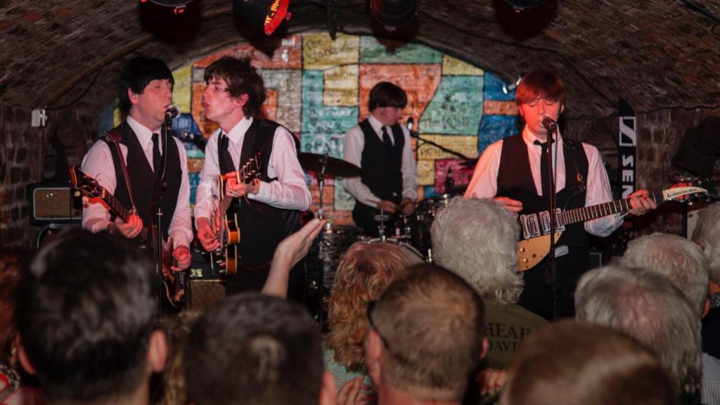 Grupo tributo a Beatles en The Cavern.