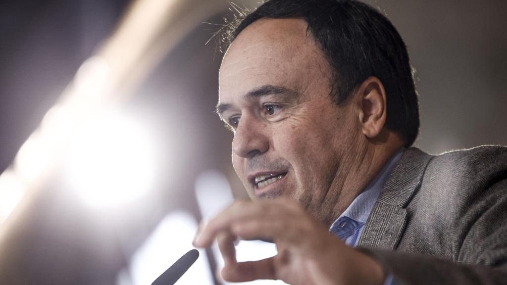 El president de la Generalitat, Juanfran Pérez Llorca, tras la reunión con la CEV y sindicatos. Efe / Biel Aliño