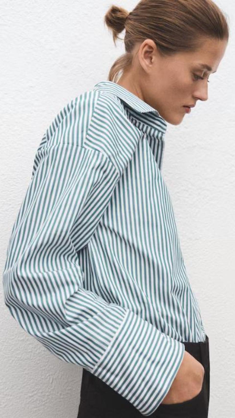 Camisa oversize de rayas, de Mango.