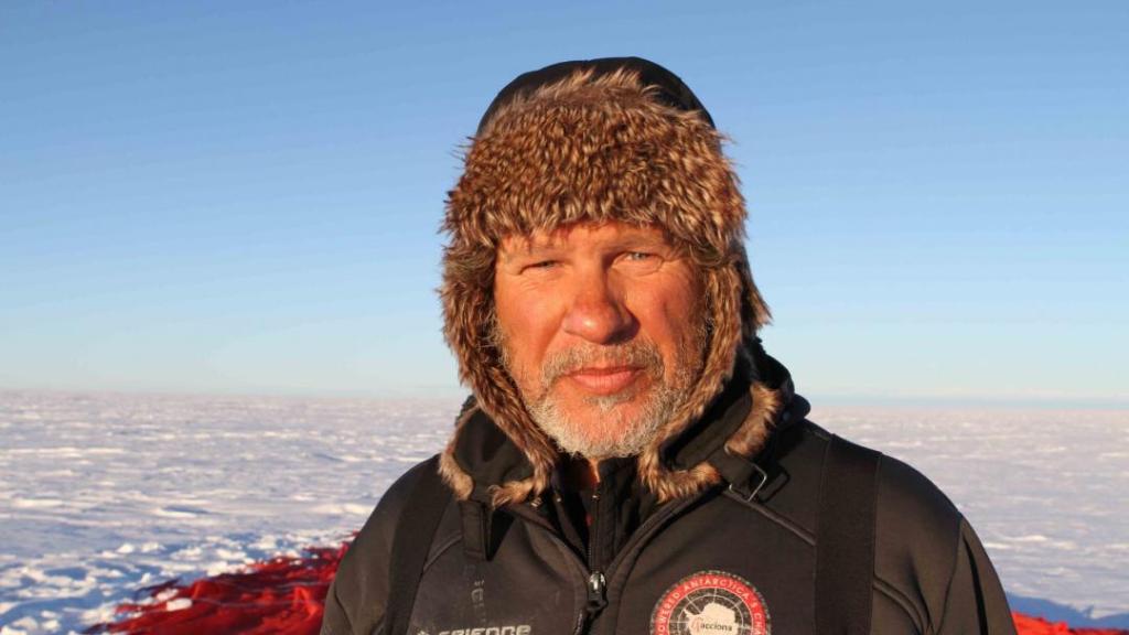 El explorador científico español Ramón Larramendi.