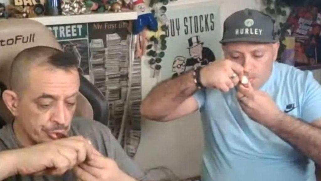 Simón Pérez (i) y Sergio Jiménez (d) durante su primer directo juntos.