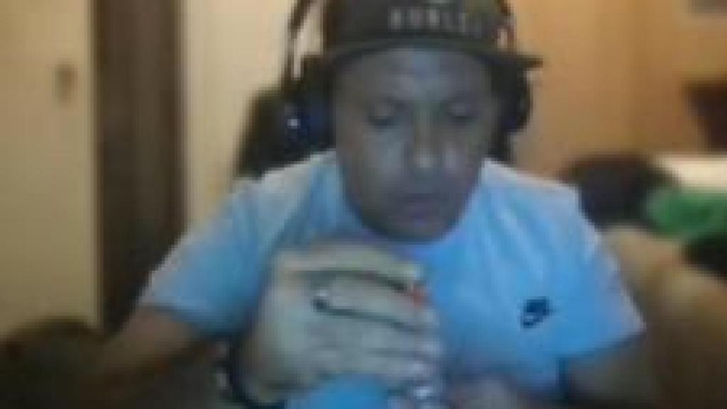 Sergio Jimenez, também conhecido como Sancho, durante uma de suas apresentações ao vivo.