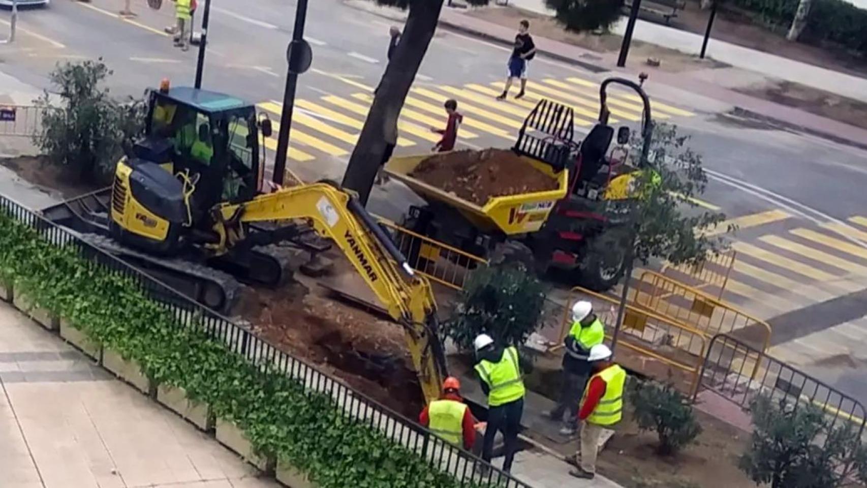 Los obreros, en el entorno de las obras de La Romareda.