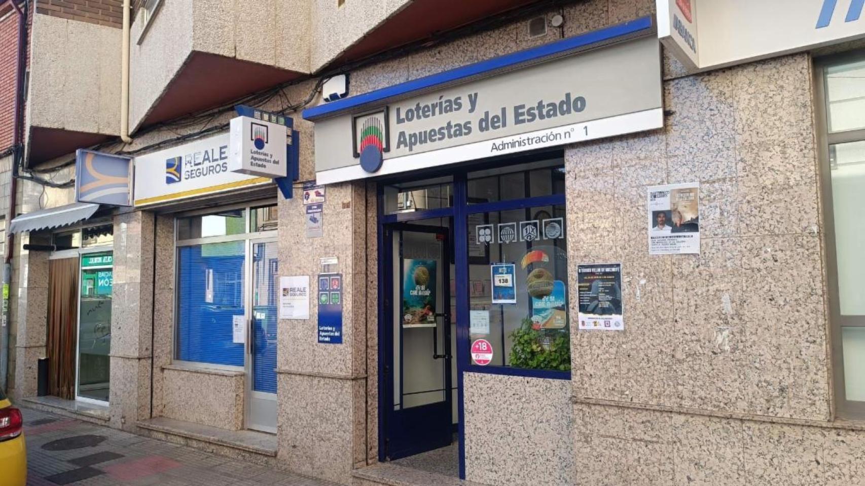 Administración de Loterías nº 1 de Veguellina de Órbigo, situada en la calle Pío de Cela, 18