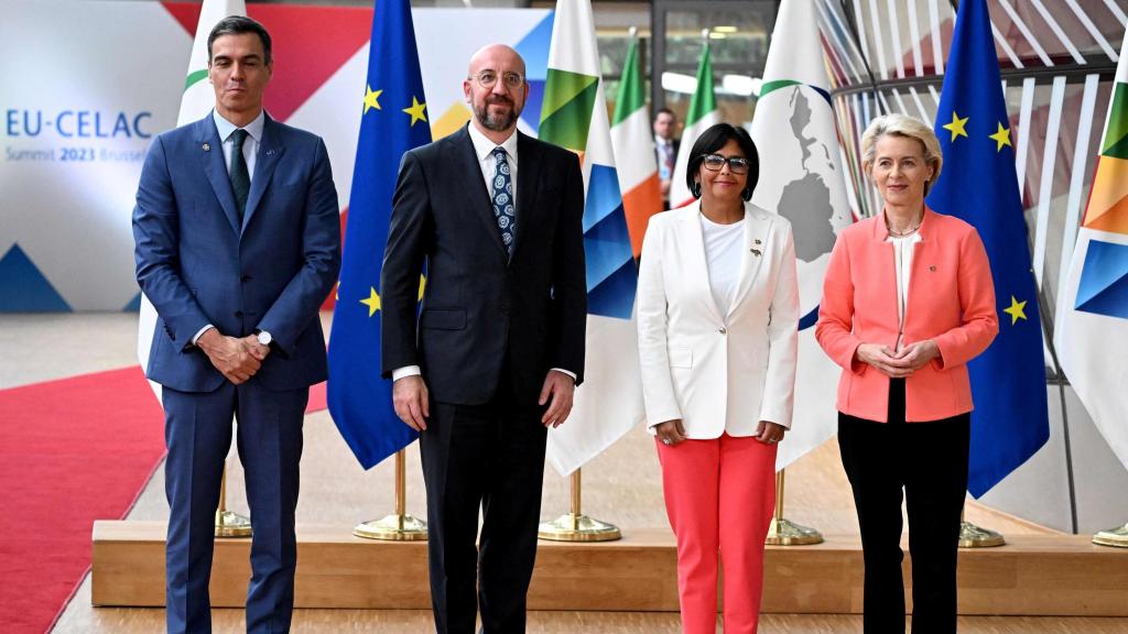 Pedro Sánchez, Charles Michel, Delcy Rodríguez y Ursula von der Leyen en julio de 2023.