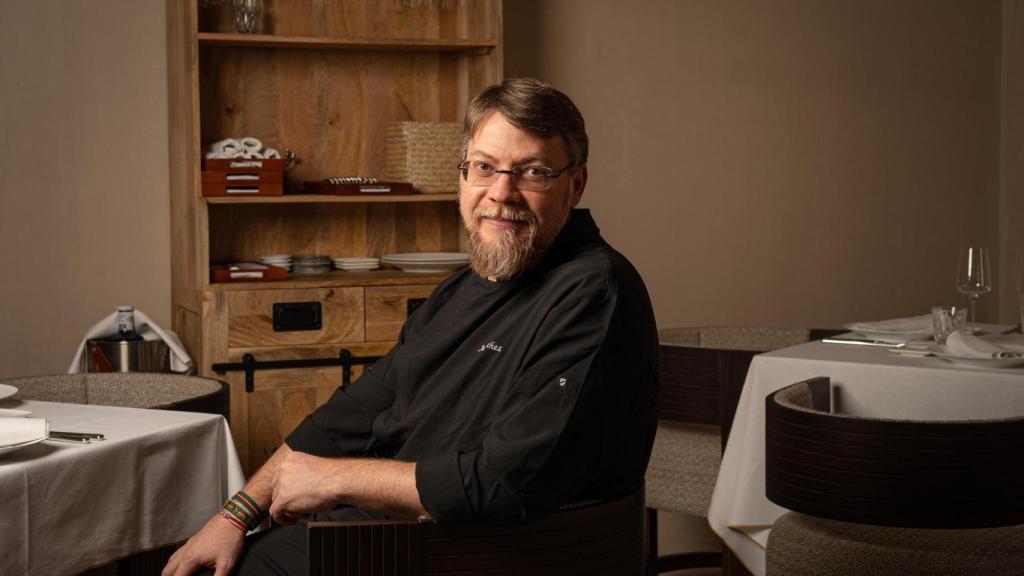 El jefe de cocina Javier Sánchez, a los fogones de La Cocina de Juanjo López.