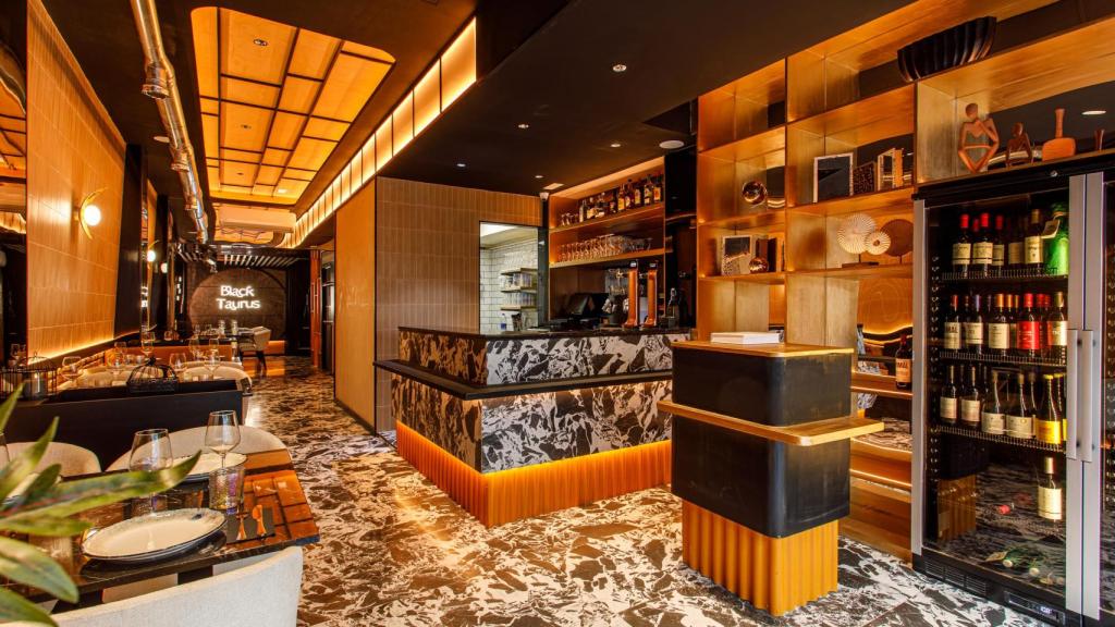 El interior de Black Taurus.