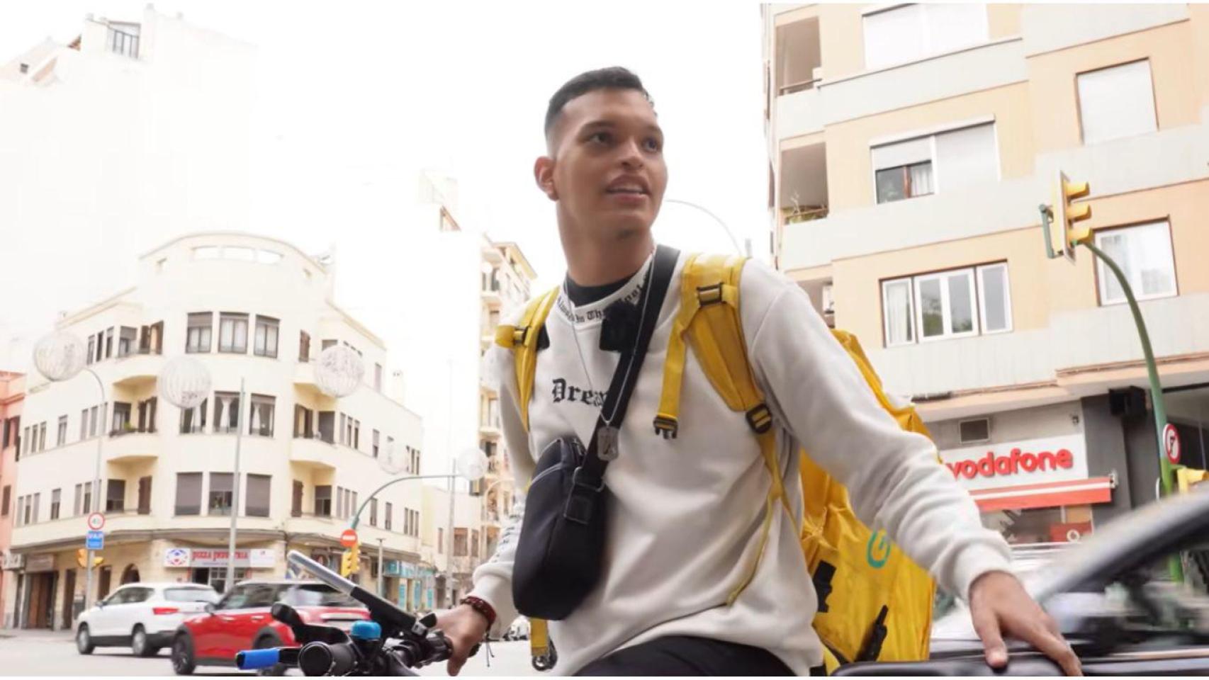 Joan, repartidor de 21 años.