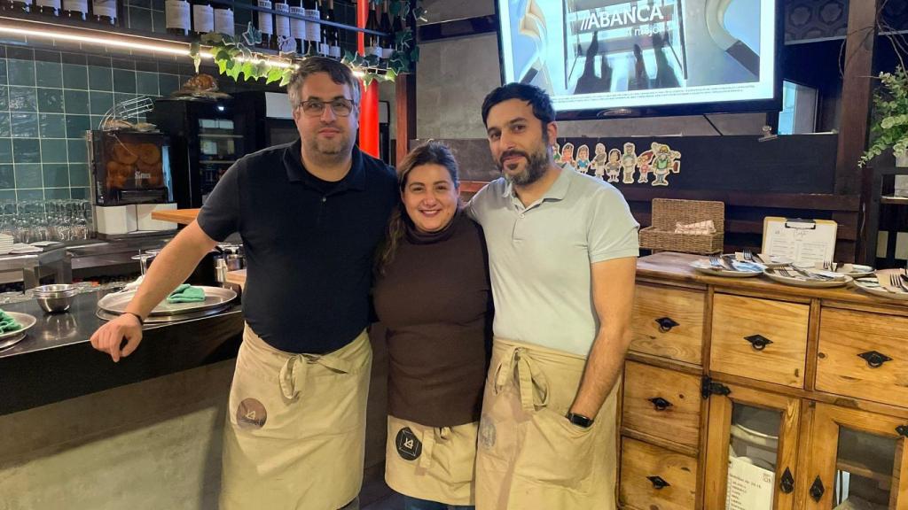 Los trabajadores de La Alcoba, en Navia (Vigo).