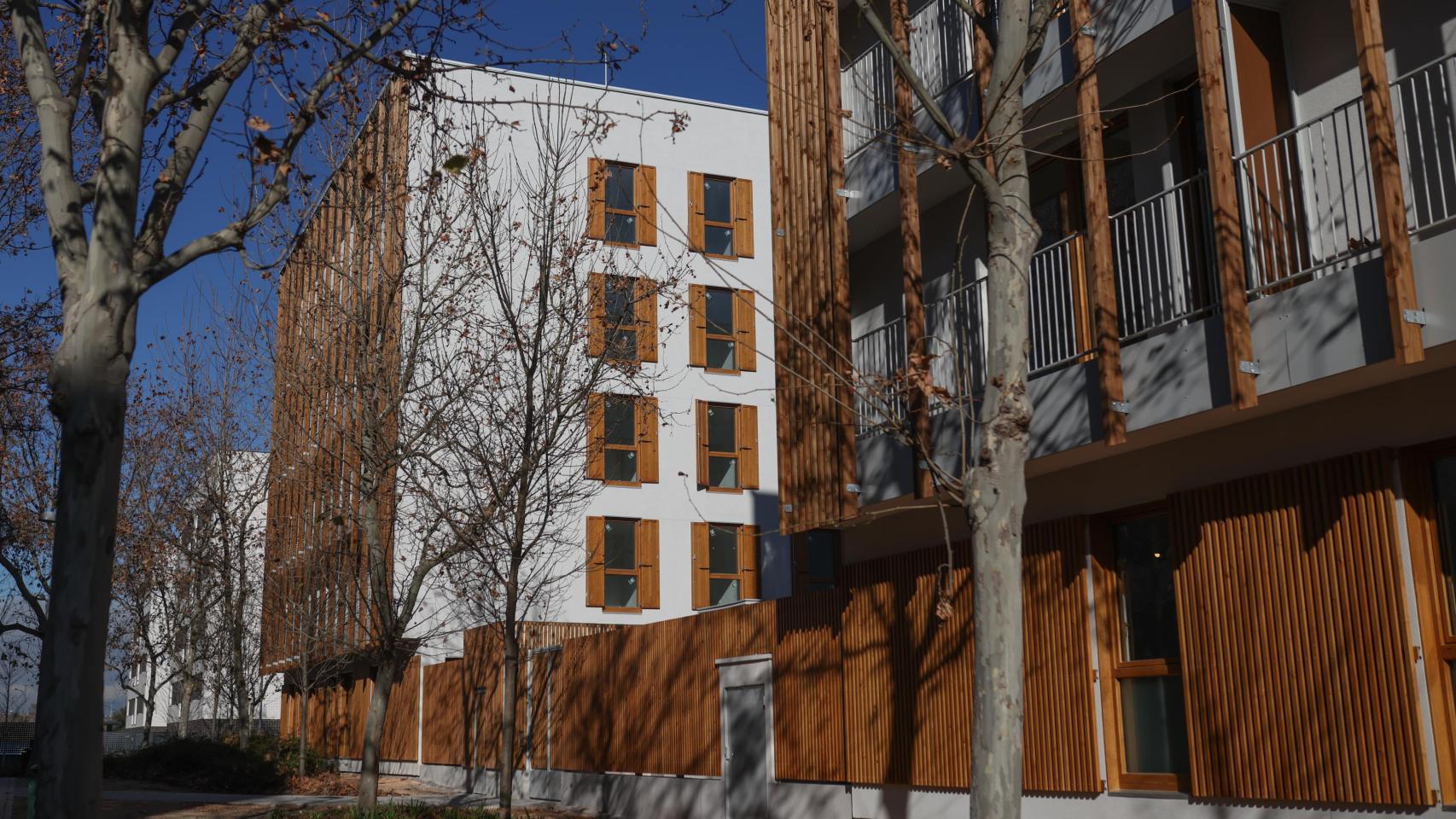 Bloques construidos por el Ayuntamiento de Madrid para alquiler sostenible.
