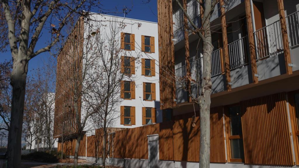 Bloques construidos por el Ayuntamiento de Madrid para alquiler sostenible.