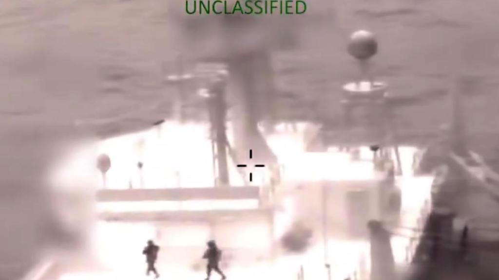 Captura de pantalla tomada de la cuenta oficial de la red social X @ Southcom del Comando Sur de los Estados Unidos que muestra la intercepción del buque petrolero 'Olina' este viernes, en aguas del Caribe.