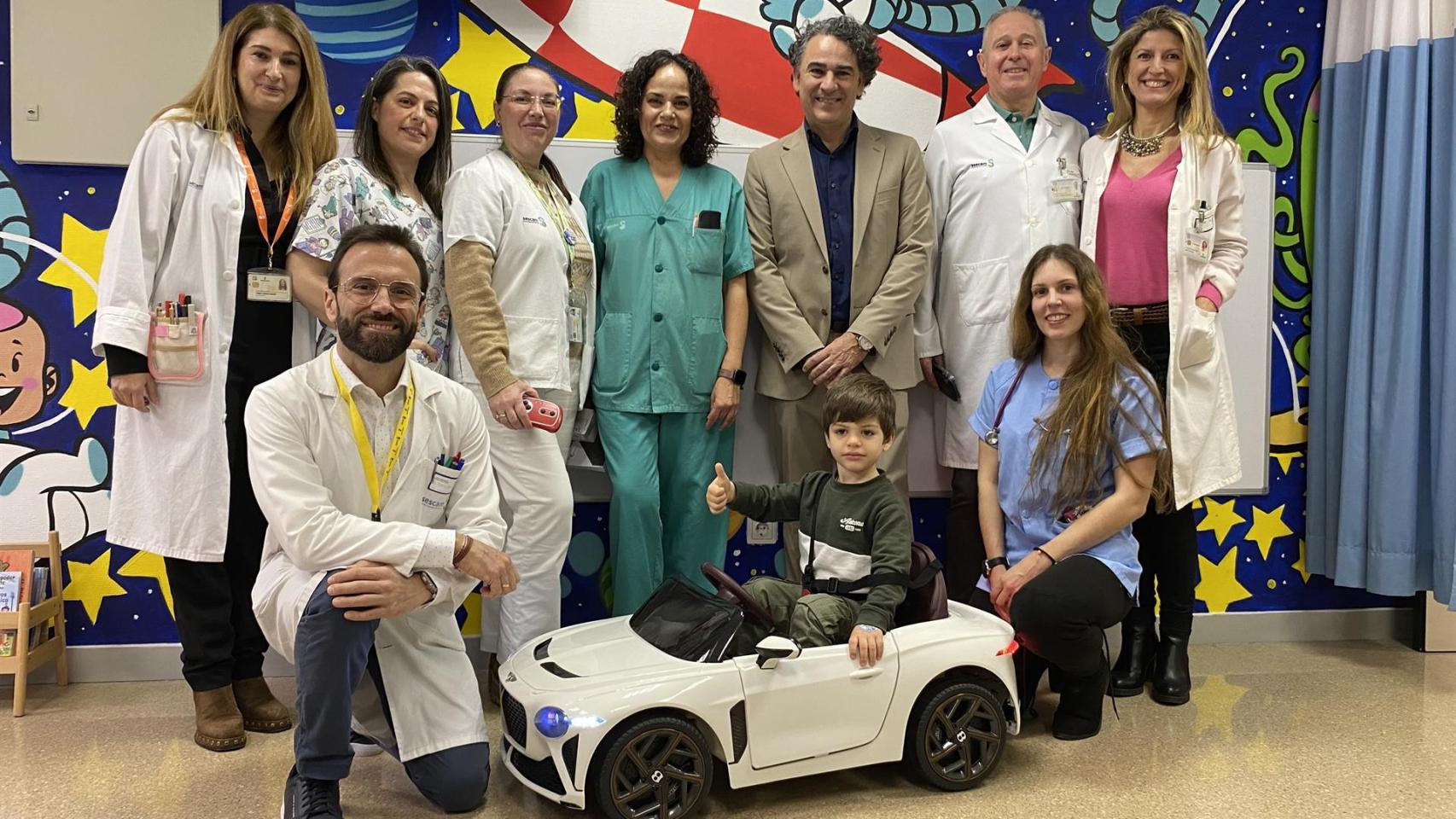 El Hospital de Talavera incorpora un coche para trasladar a pacientes pediátricos.
