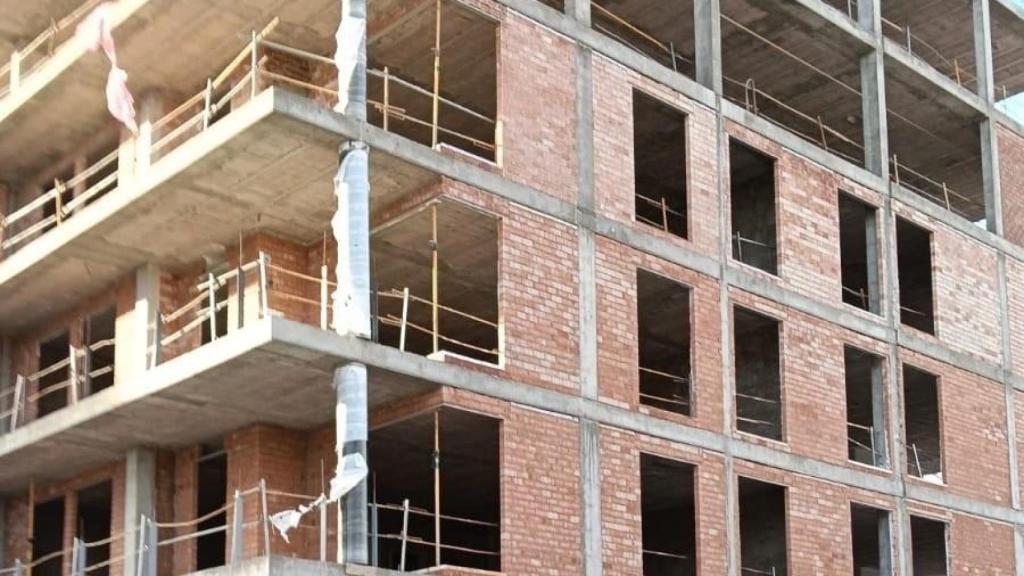 Edificio en construcción en la calle Marques de Larios de Logroño.