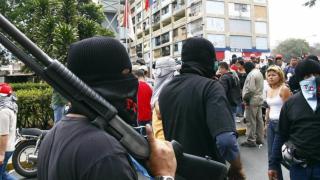 Miembros de los colectivos chavistas en las calles de Caracas.