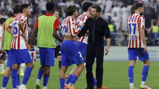 Simeone sube la moral de sus jugadores tras la derrota ante el Atlético de Madrid.